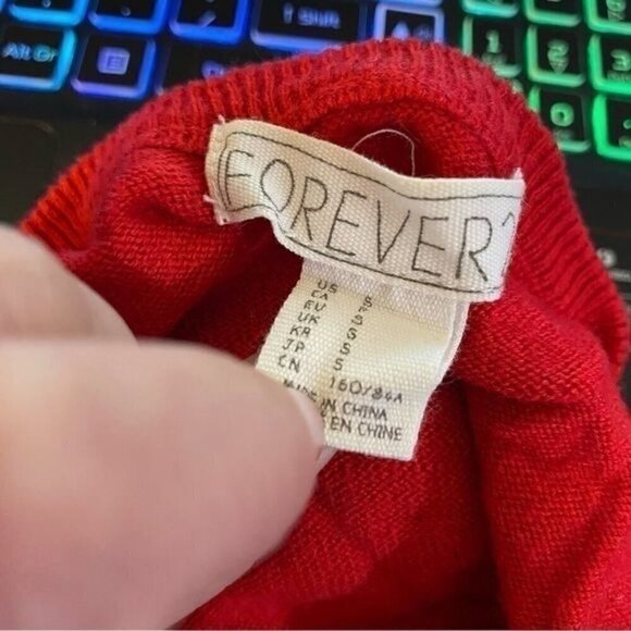 Forever 21 “Lover” Cropped Crewneck Knit Sweater Red Combo S Juniors - Picture 3 of 4